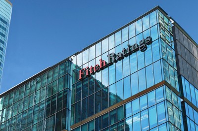 Prvá agentúra z veľkej trojky zhoršuje Slovensku rating