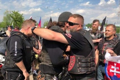 Premiér žiada zmazať zo sankčného zoznamu EÚ Slováka, ktorý je šéfom európskej odnože Nočných vlkov